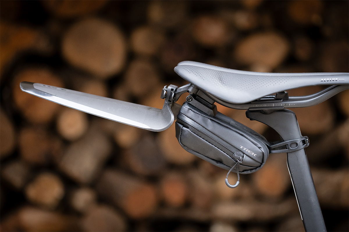 Los 5 accesorios imprescindibles de invierno para tus rutas de carretera y gravel