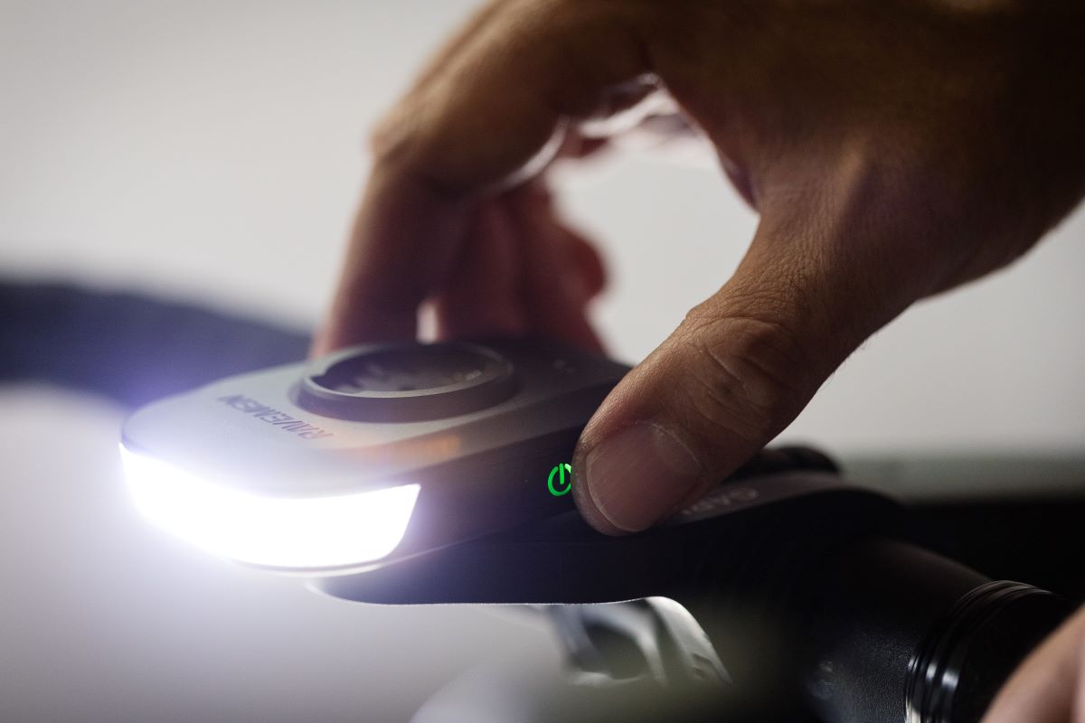 Los 5 accesorios imprescindibles de invierno para tus rutas de carretera y gravel