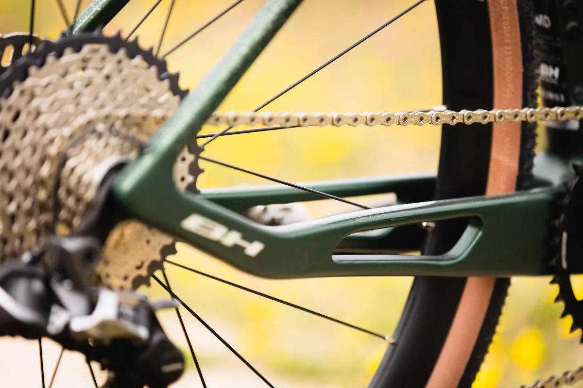 Cuadro de carbono Vs aluminio en gravel ¿Cuál es mejor para ti?