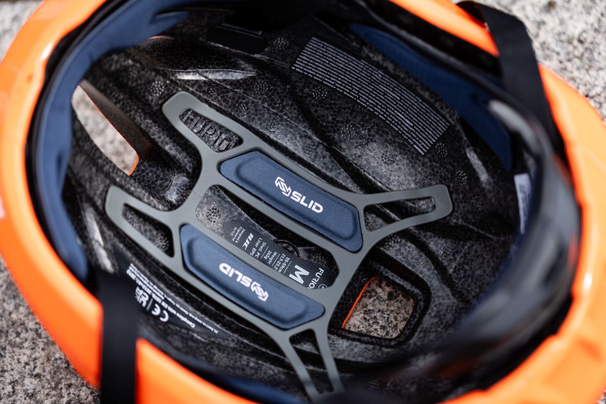 Aerodinámico, ventilado… y llamativo. Probamos el casco HJC Furion 3