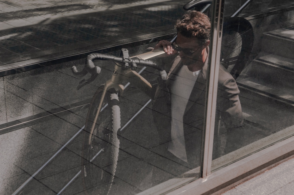 Mondraker e IKKS: la alianza que lleva las bicicletas de gravel a la moda