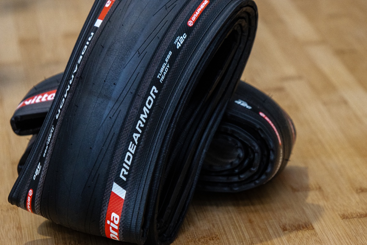 Vittoria RideArmor suma la medida de 42 mm: polivalencia y durabilidad en uso mixto