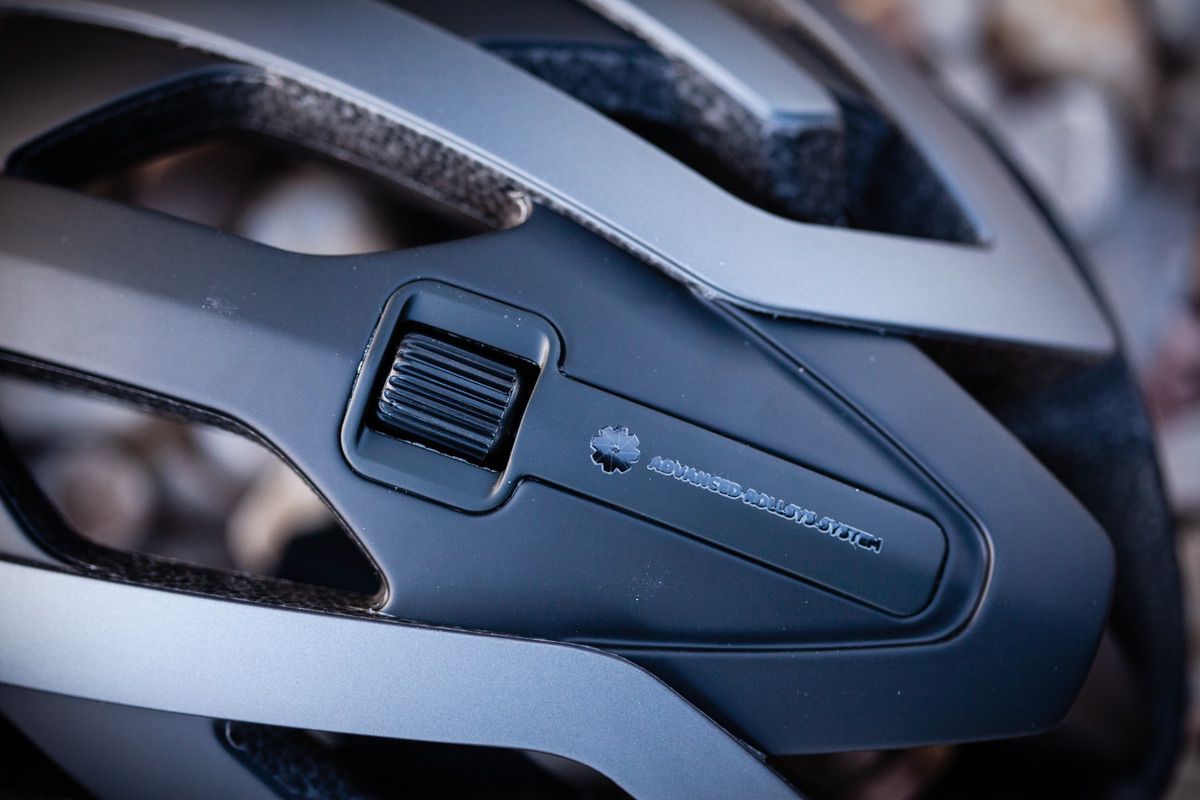 Sistema de ajuste Advanced Rollsys System en el casco Lazer Genesis