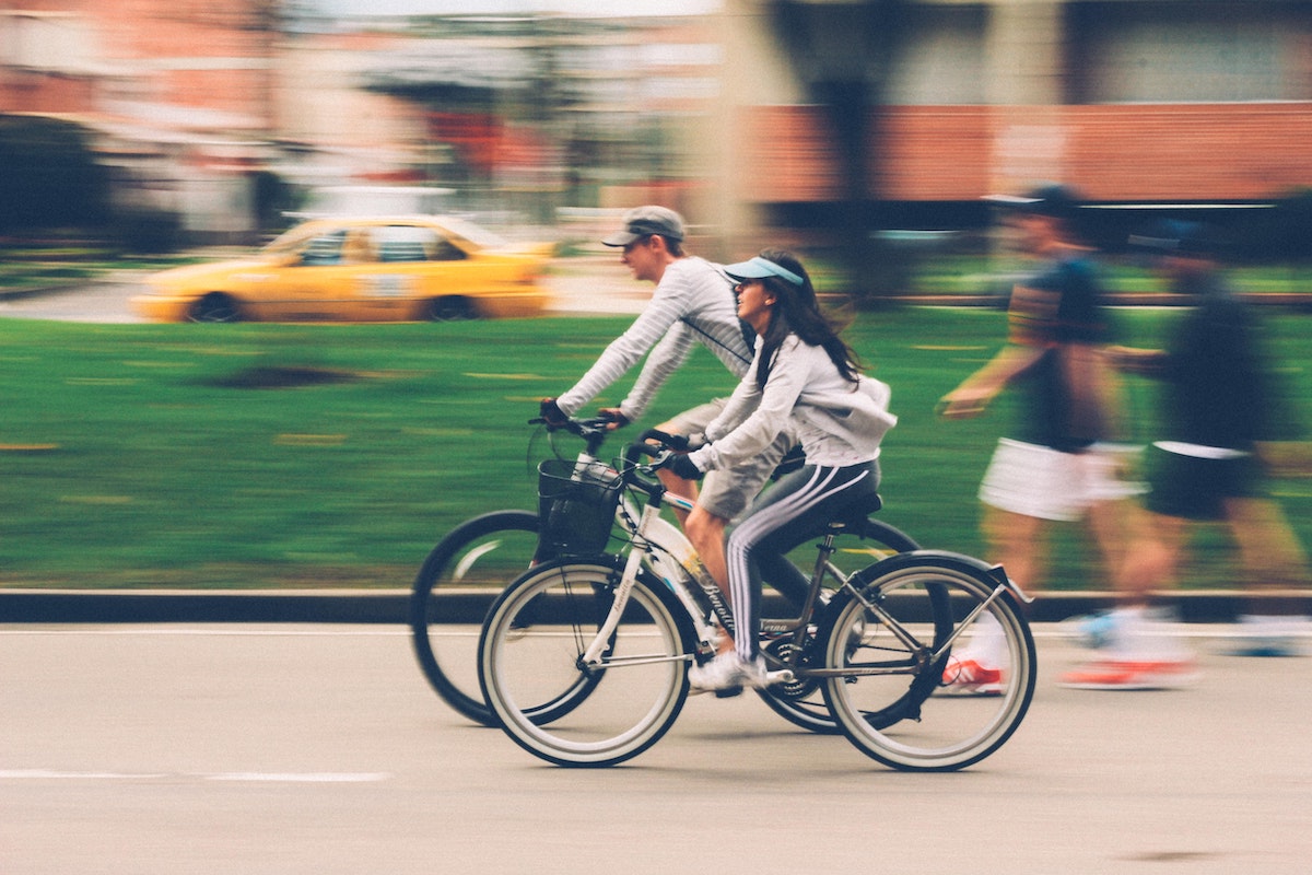Cómo aprender a montar en bicicleta cuando eres adulto
