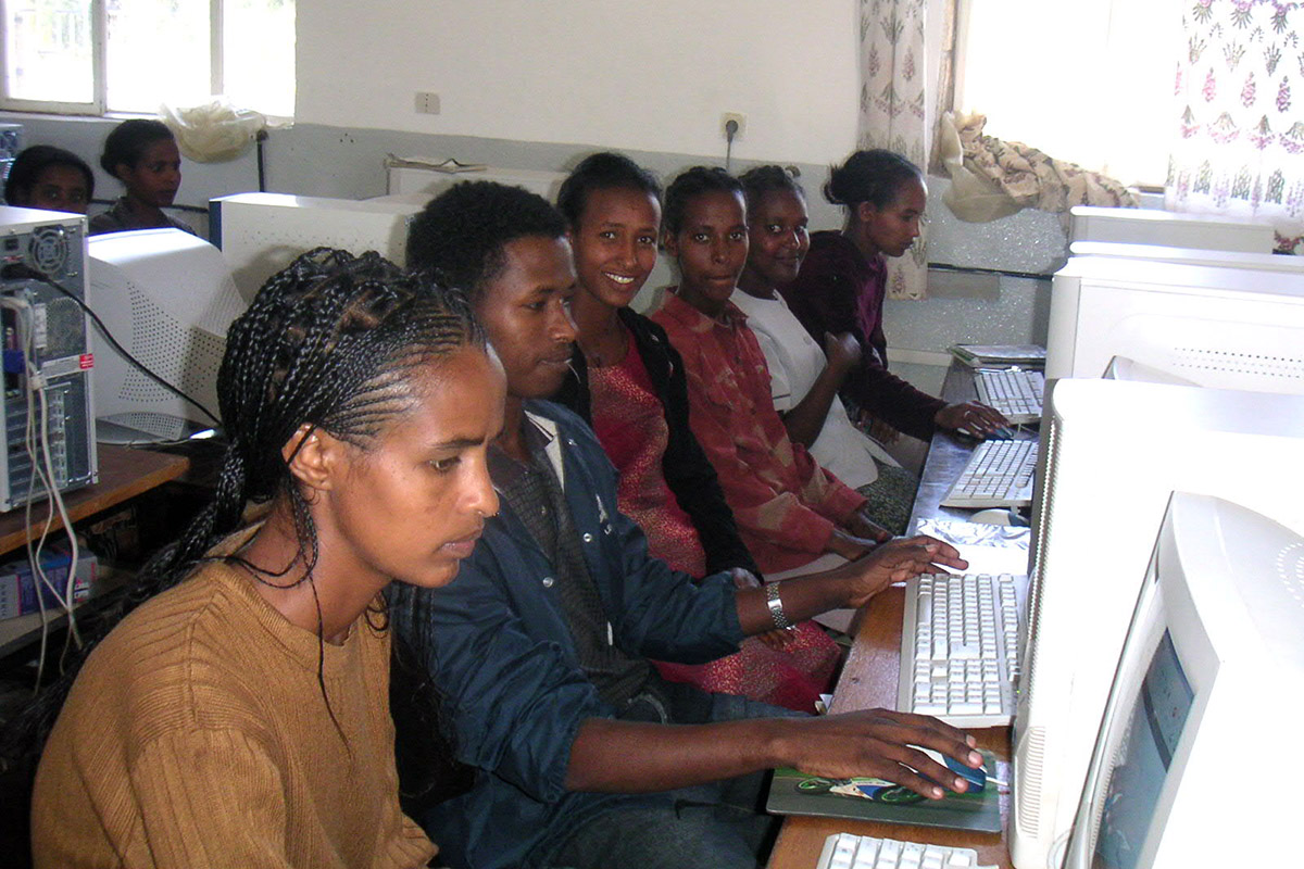 Clases de informática e IT Job Training en la Misión Saint Mary de Wukro