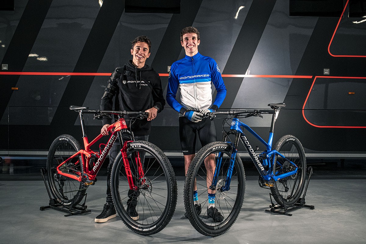 Pilotos del mundo del motor que entrenan en bici