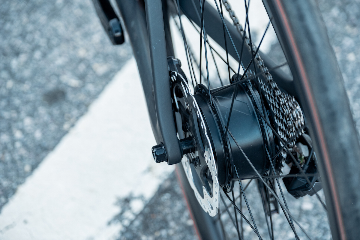 El motor de una e-bike urbana ¿mejor en la rueda trasera o en el pedalier?