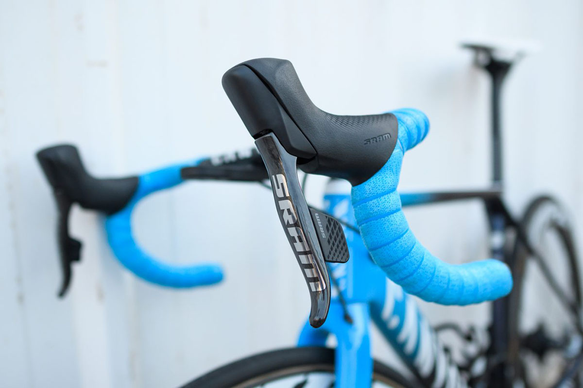 Canyon Ultimate CF SLX con SRAM Red eTAP AXS