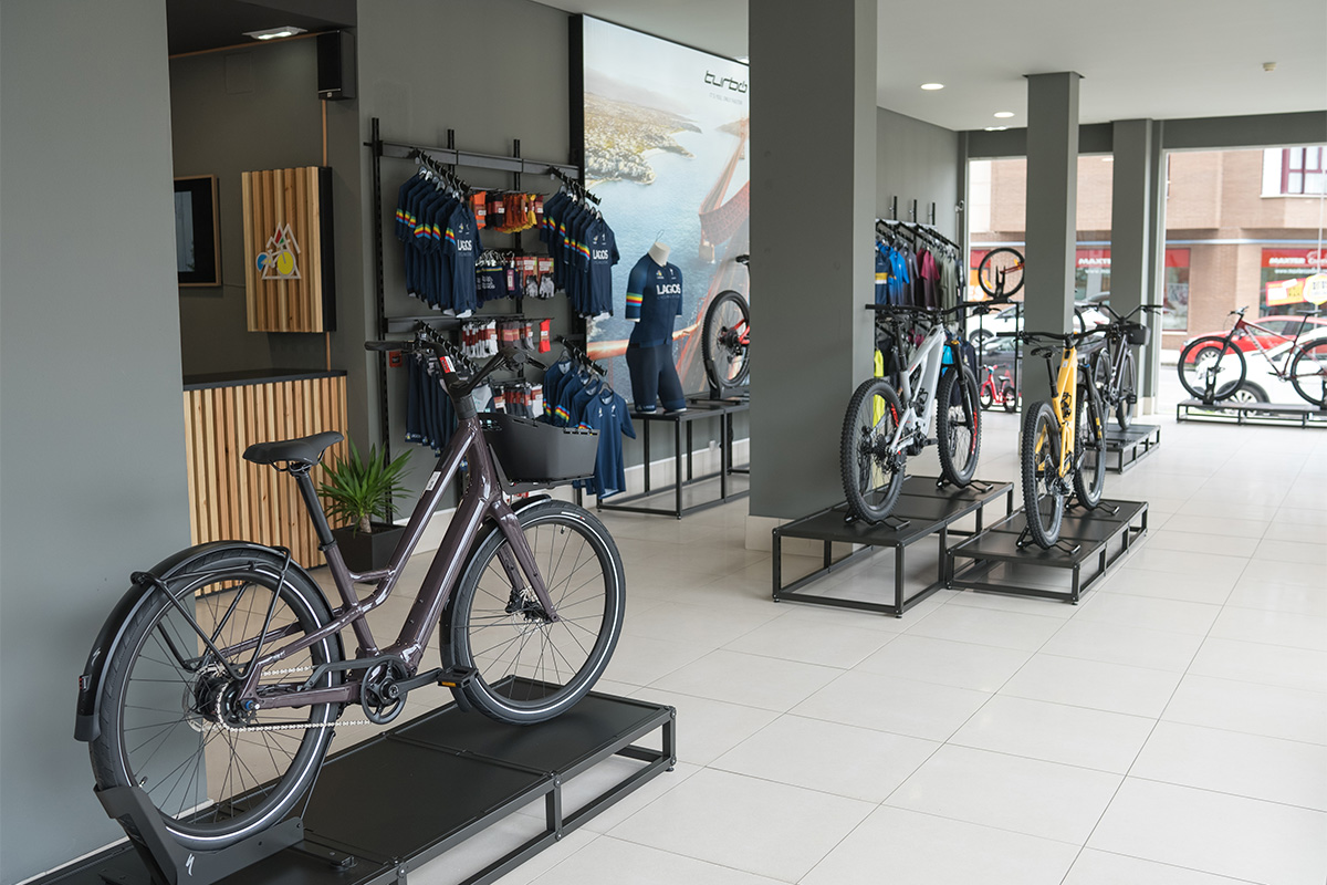 Specialized abre su Brand Store Lagos Cycling Store en Gijón