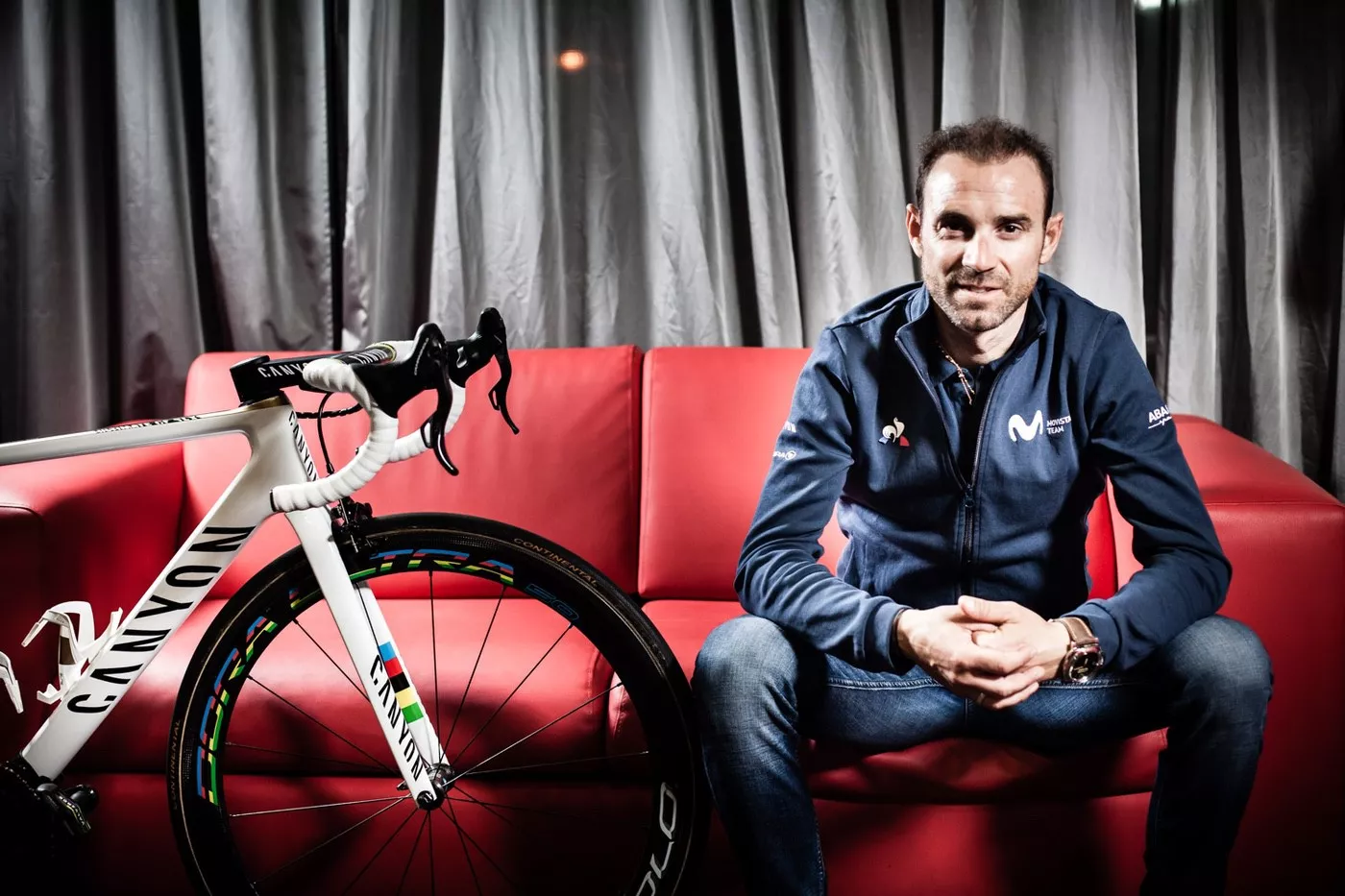 Alejandro Valverde y su Canyon Ultimate personalizada con los colores de Campeón del Mundo
