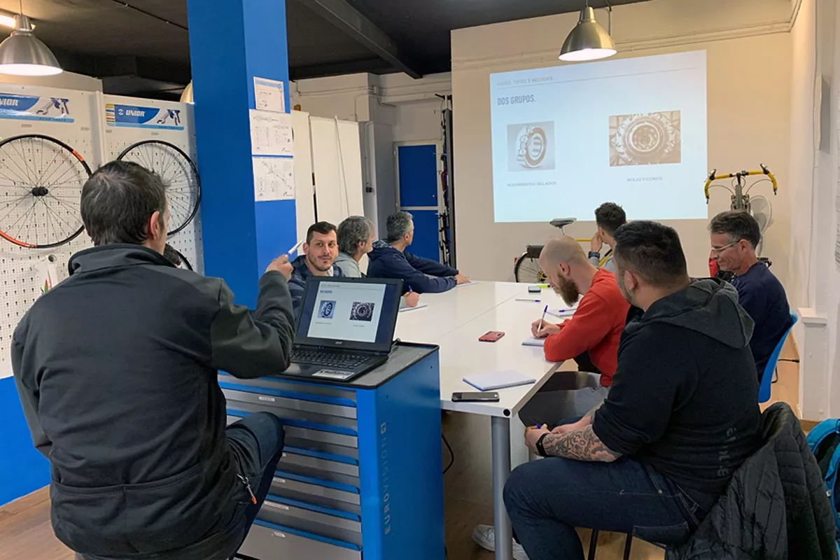 AMBE y EMEB se unen para crear la primera certificación de mecánico de bicicletas