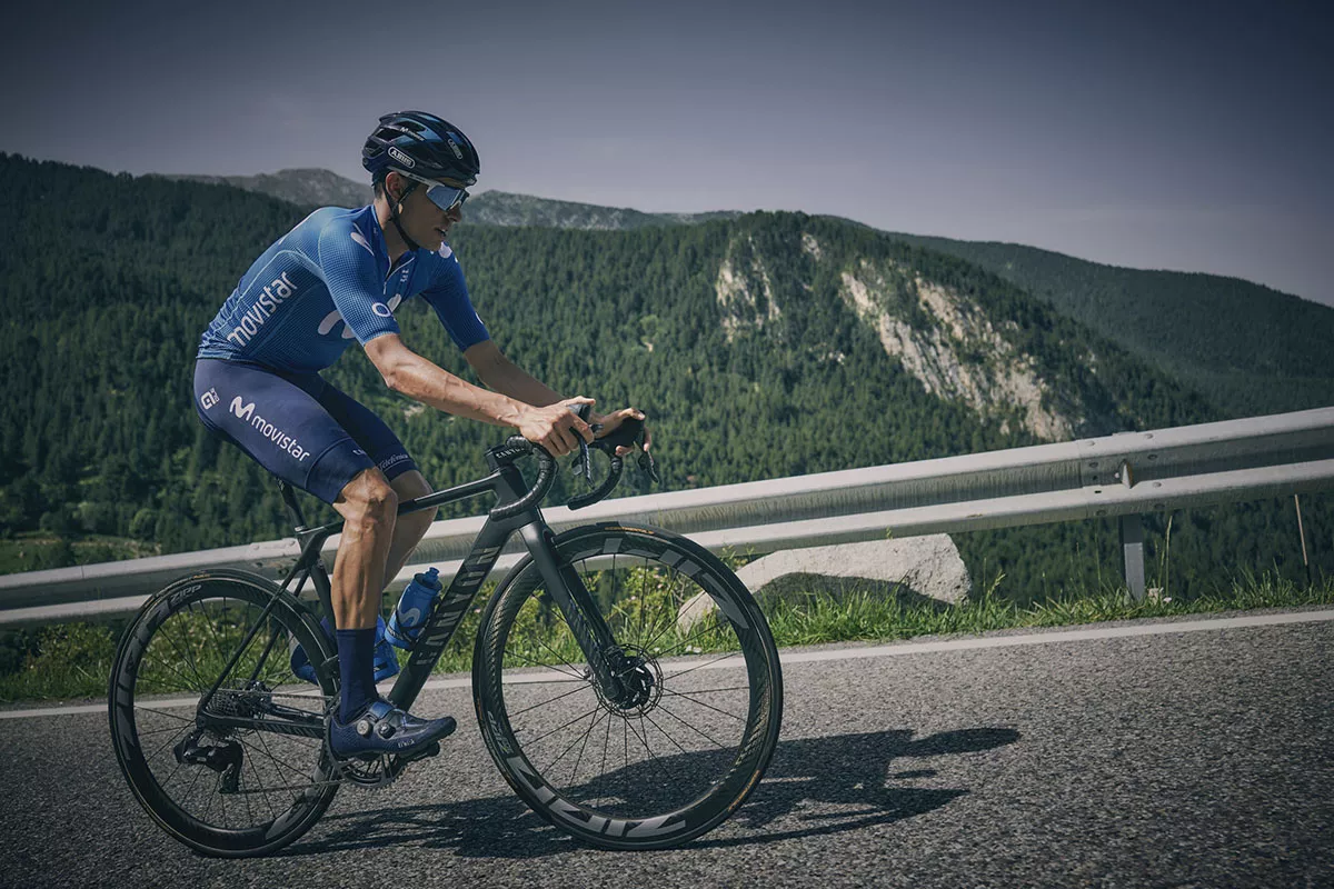 Enric Mas con la Canyon Ultimate CFR Disc
