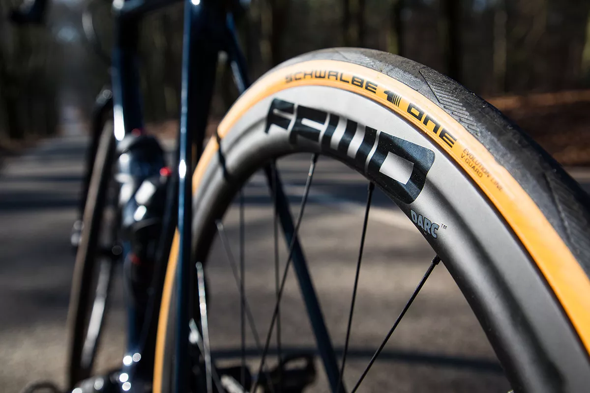 Nuevas ruedas FFWD TYRO, carbono y neumáticos de hasta 40 mm