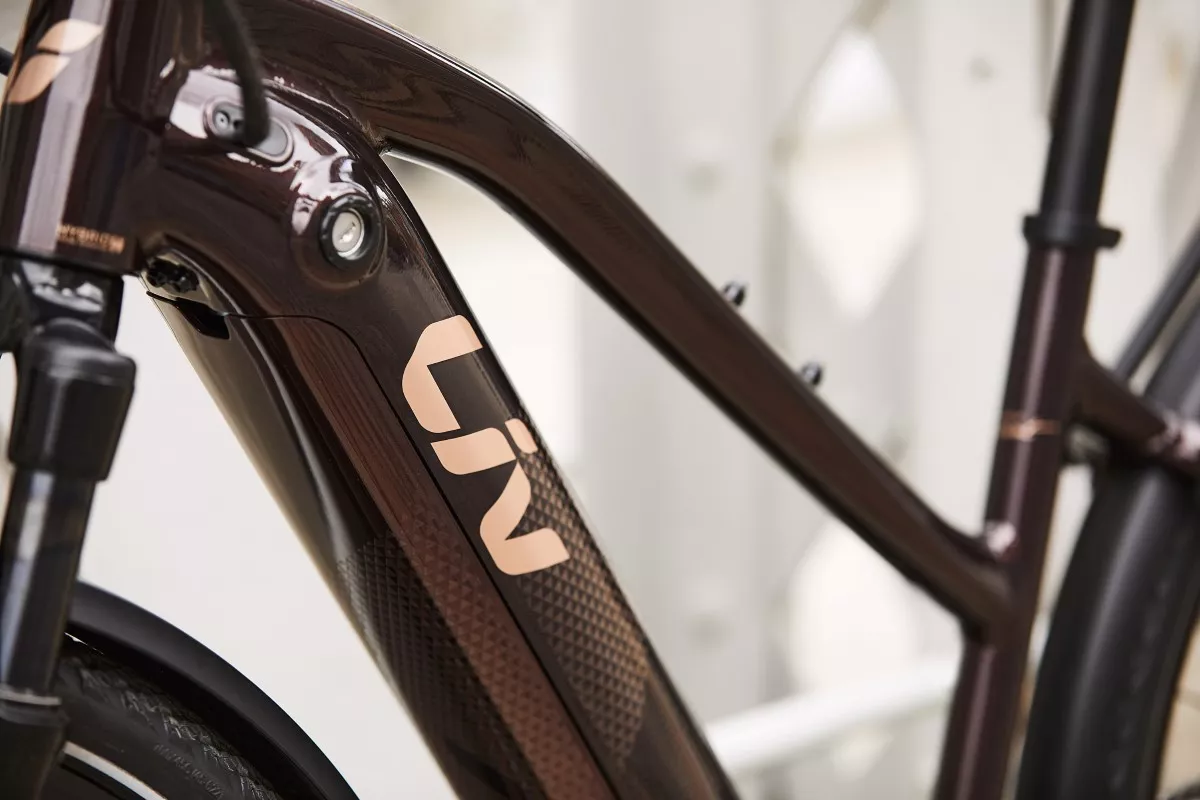 Nueva Liv Amiti E+: la ebike más versátil de Liv, con motor SyncDrive Sport, desarrollado con Yamaha, y equipada para (casi) todo