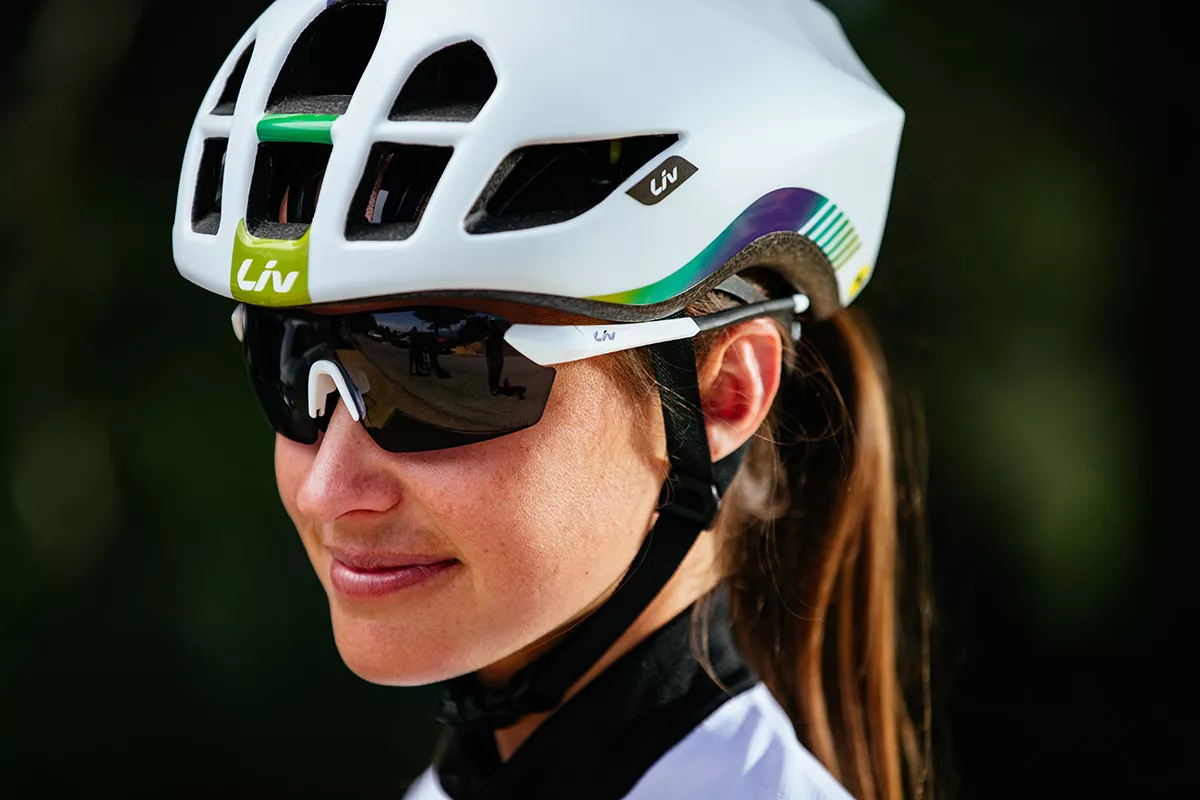 Conoce el LIV Extima, el casco aero para las ciclistas más rápidas
