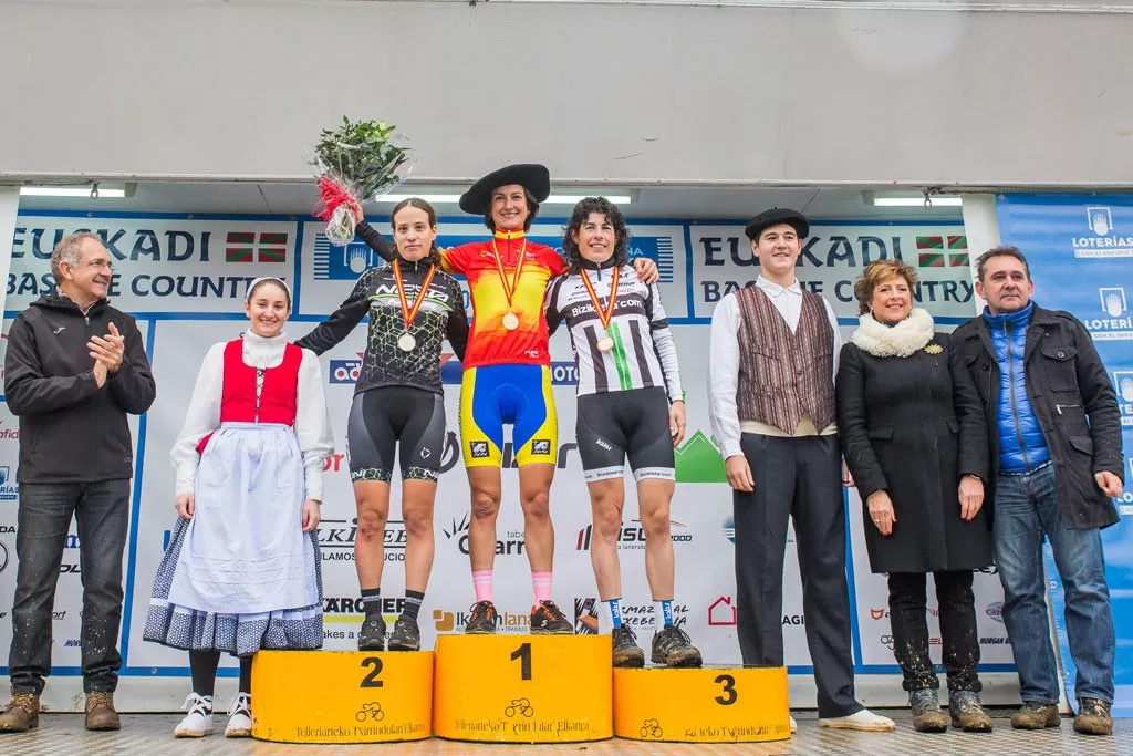 Ismael Esteban y Aída Nuño revalidan títulos en el Campeonato de España de ciclocross