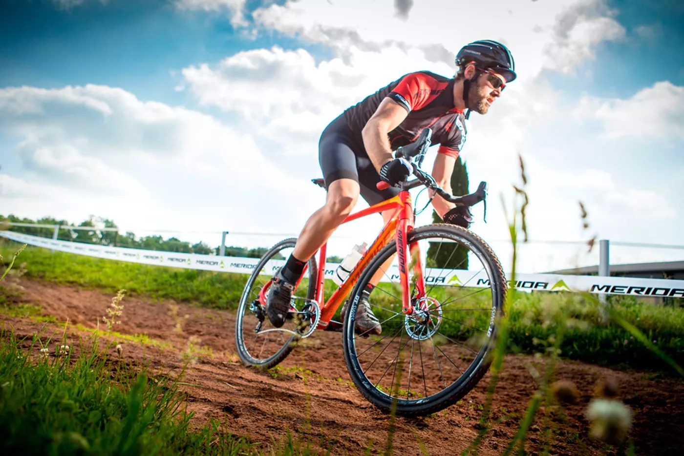 Merida te ayuda a no colgar la bici con su gama de ciclocross
