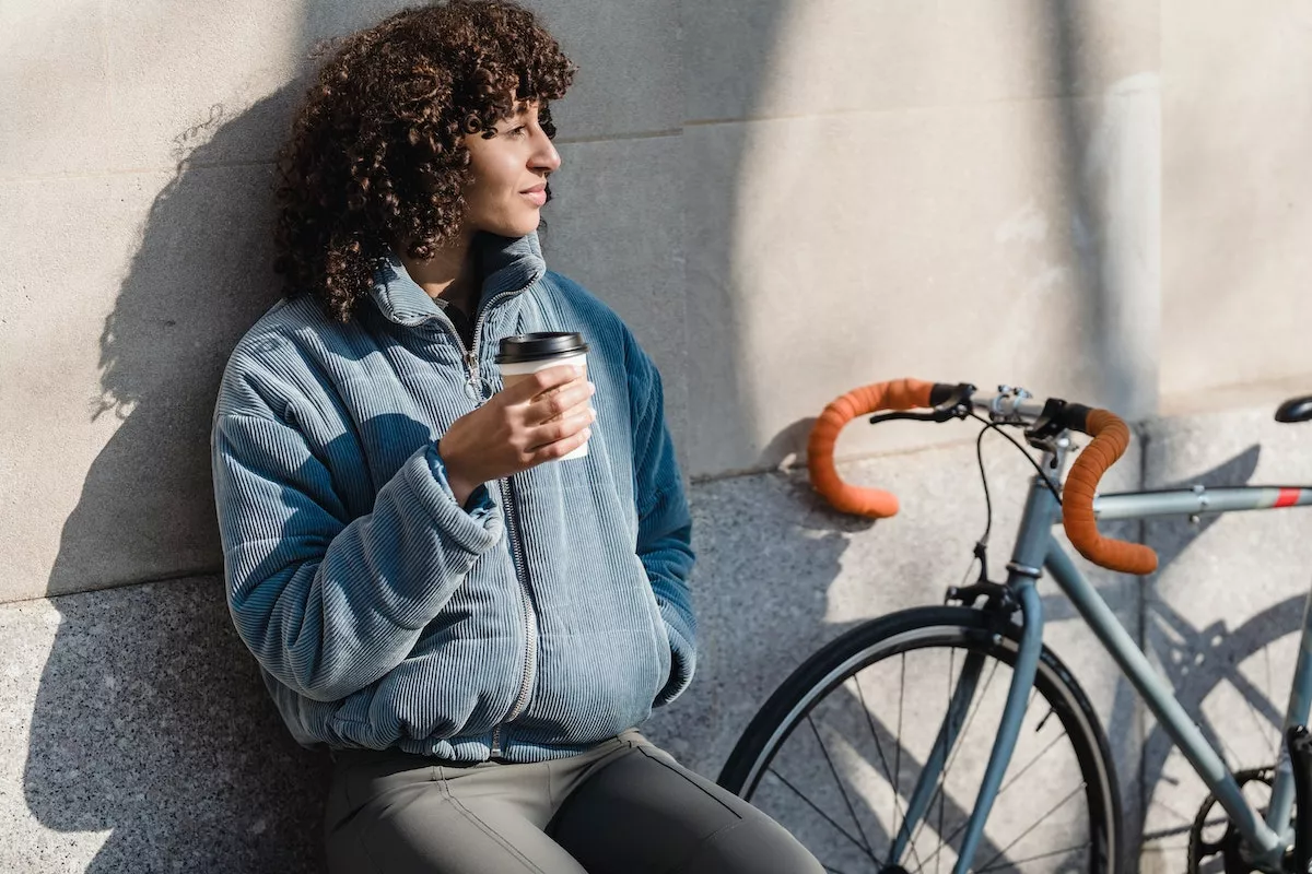Bicicletas urbanas vs patinetes: ventajas e inconvenientes 