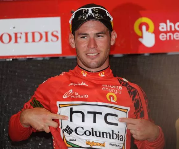 Mark Cavendish estrenando el primer maillot rojo de La Vuelta