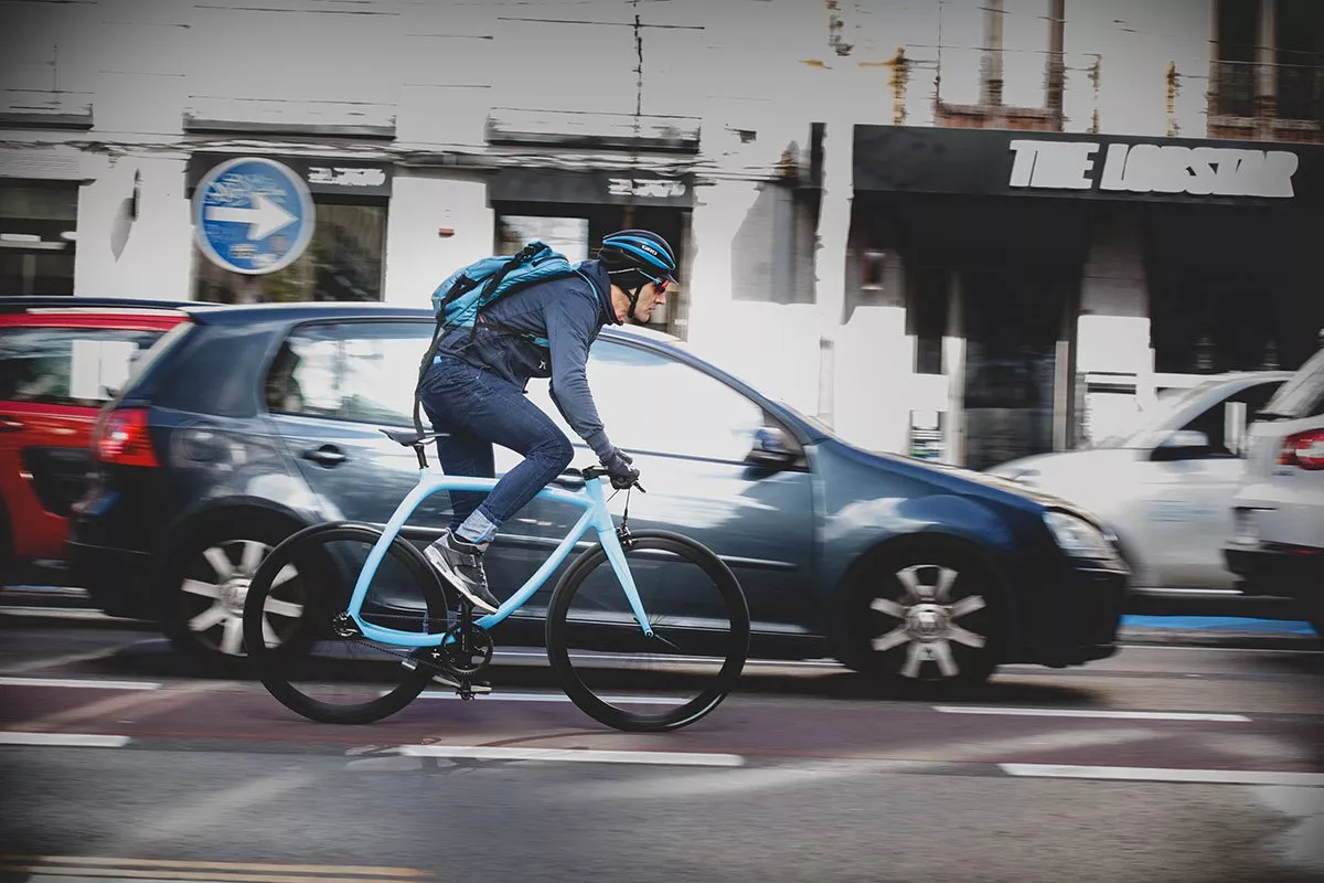 El ministro de Sanidad recomienda ir al trabajo en bicicleta