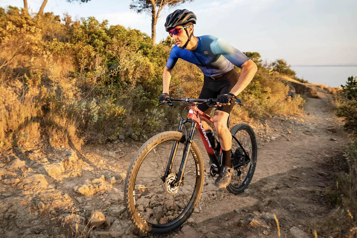 Consigue el máximo rendimiento con los nuevos maillots y mono Bomber de Sportful