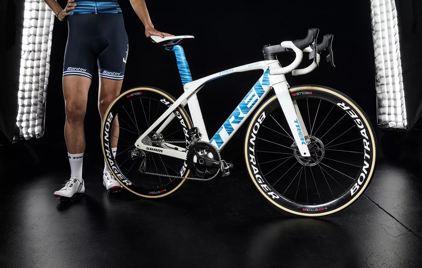 Bicicleta del equipo Trek-Segafredo equipada con SRAM RED eTap y los frenos de disco HRD