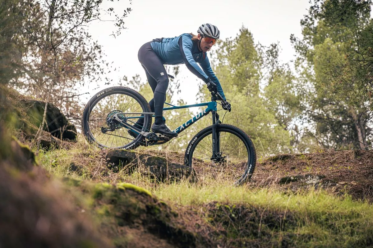 Probamos la Factor Lando XC, la primera doble de la marca británica