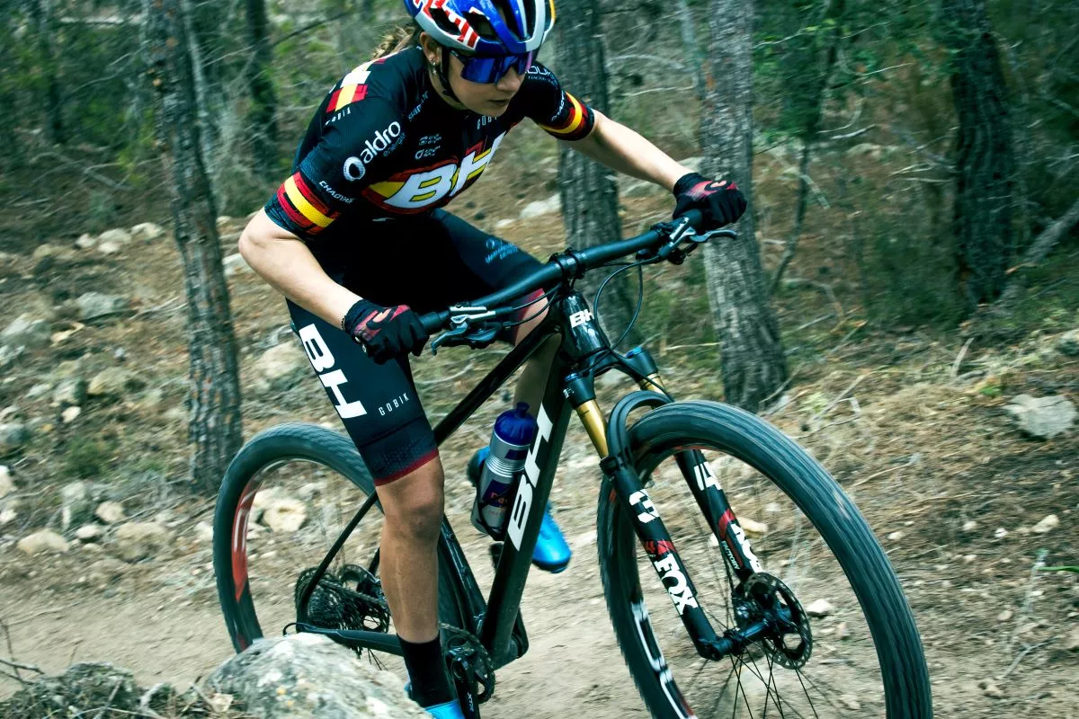 Nueva BH Ultimate EVO: menos peso, con cuadro de 820 gr, y más integración para una hardtail de puro XC