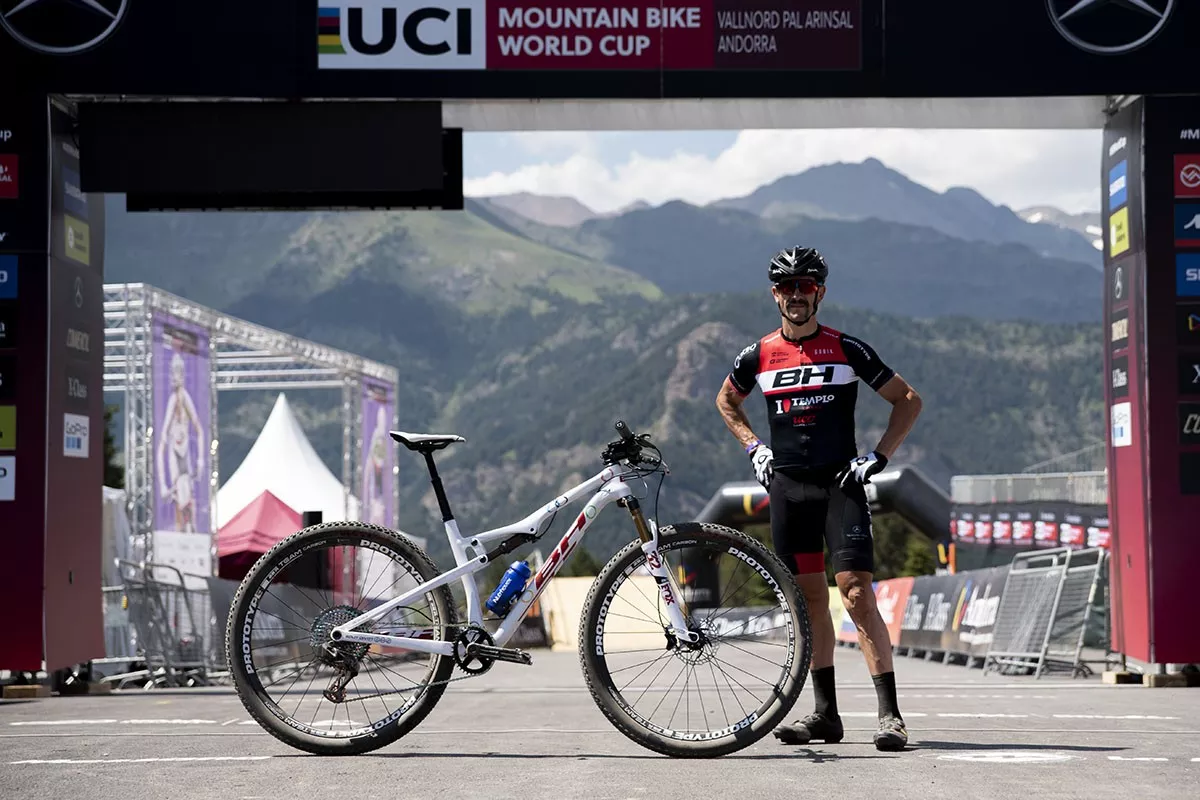 Carlos Coloma presenta su Campus de Verano MTB