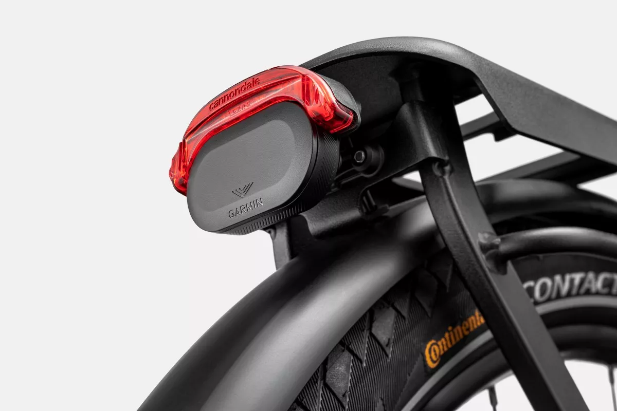 Nueva Cannondale Mavaro Neo con Smart System de Bosch, suspensión en horquilla y sillín, y radar trasero Garmin.