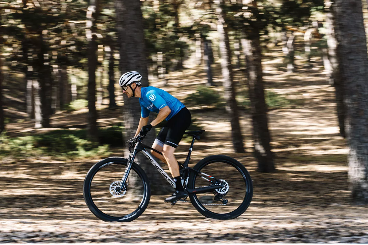 Probamos la Mondraker F-Podium Carbon DC RR, algo más que una máquina de XC