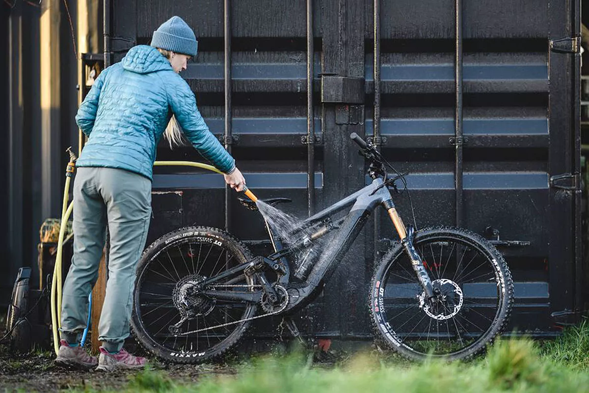Cómo arruinar tu bici en 10 minutos… ¡al limpiarla!