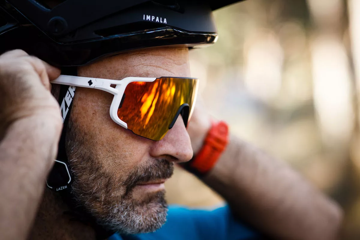 Cómo arruinar tus gafas en 10 minutos… ¡y sin caerte!