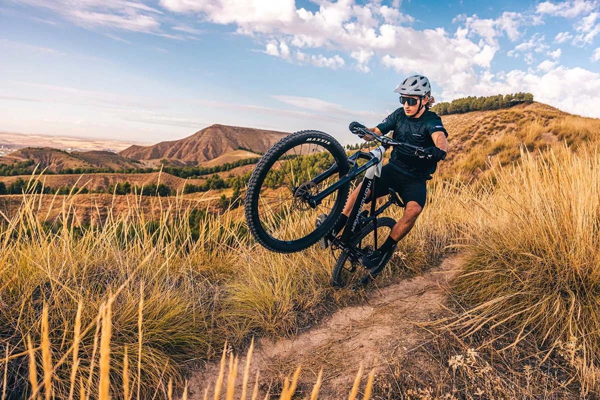 La Semana: Carriles bici, terraplanismo, bicis pintadas con café y novedades de Mondraker, LIV, Trek y Bold