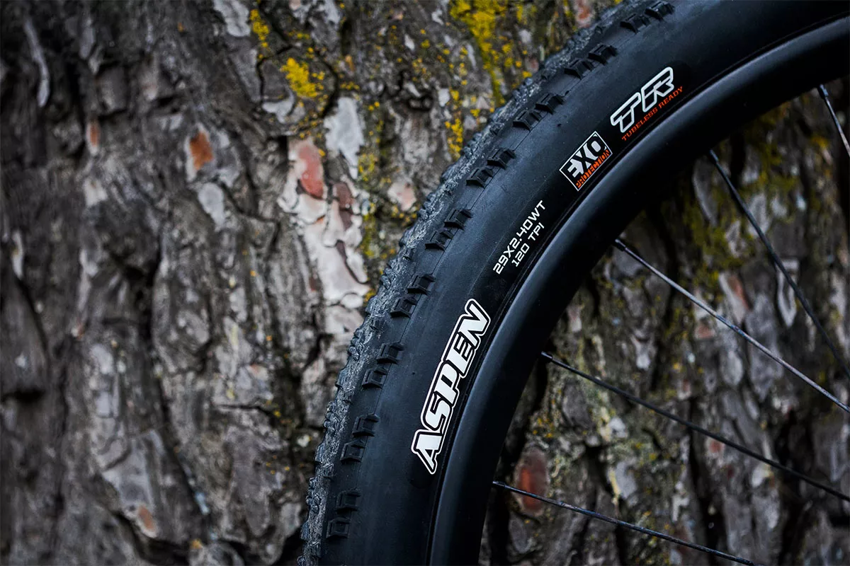 Probamos los Maxxis Aspen 2.40 WT, neumáticos de Copa del Mundo ligeros y rodadores