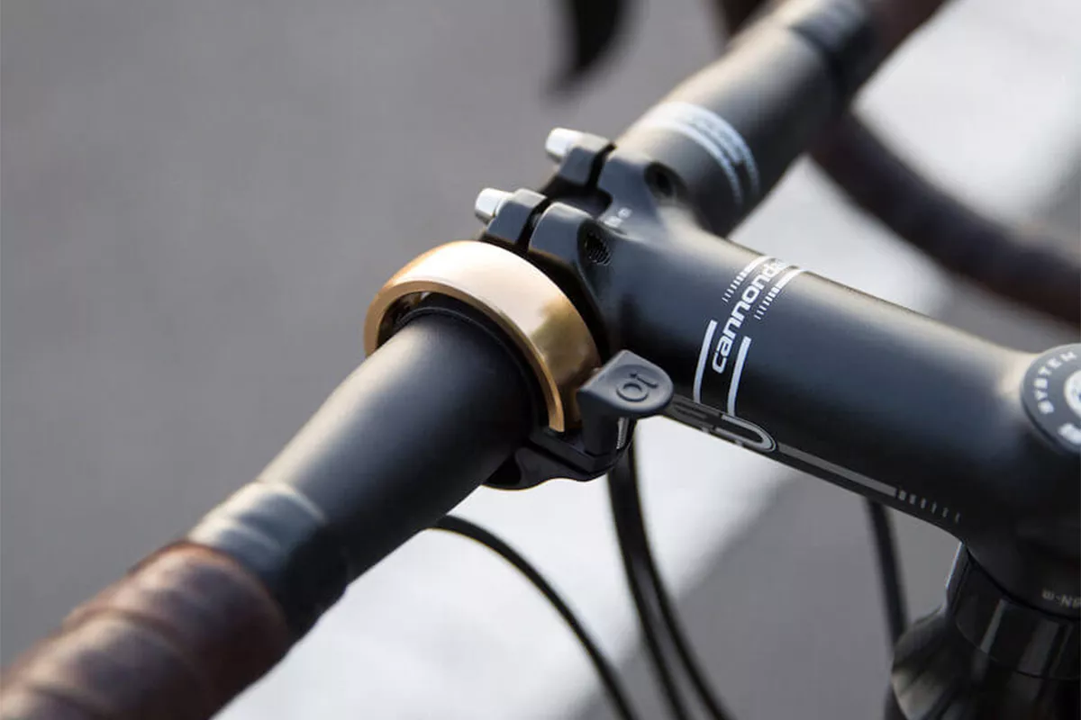 ¿Me pueden multar por no llevar timbre en mi MTB?