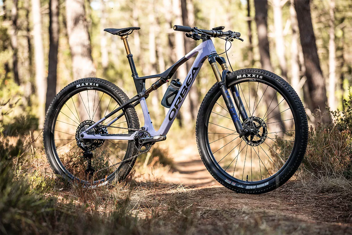 Primeras pedaladas: nueva Orbea Oiz 2023, XC ¡con 120 mm!
