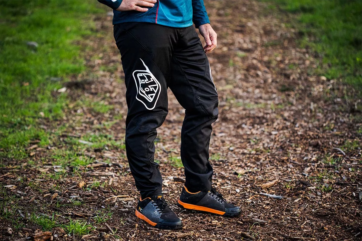 Probamos los pantalones Troy Lee Designs Sprint Pant para enduro, DH y Bike park