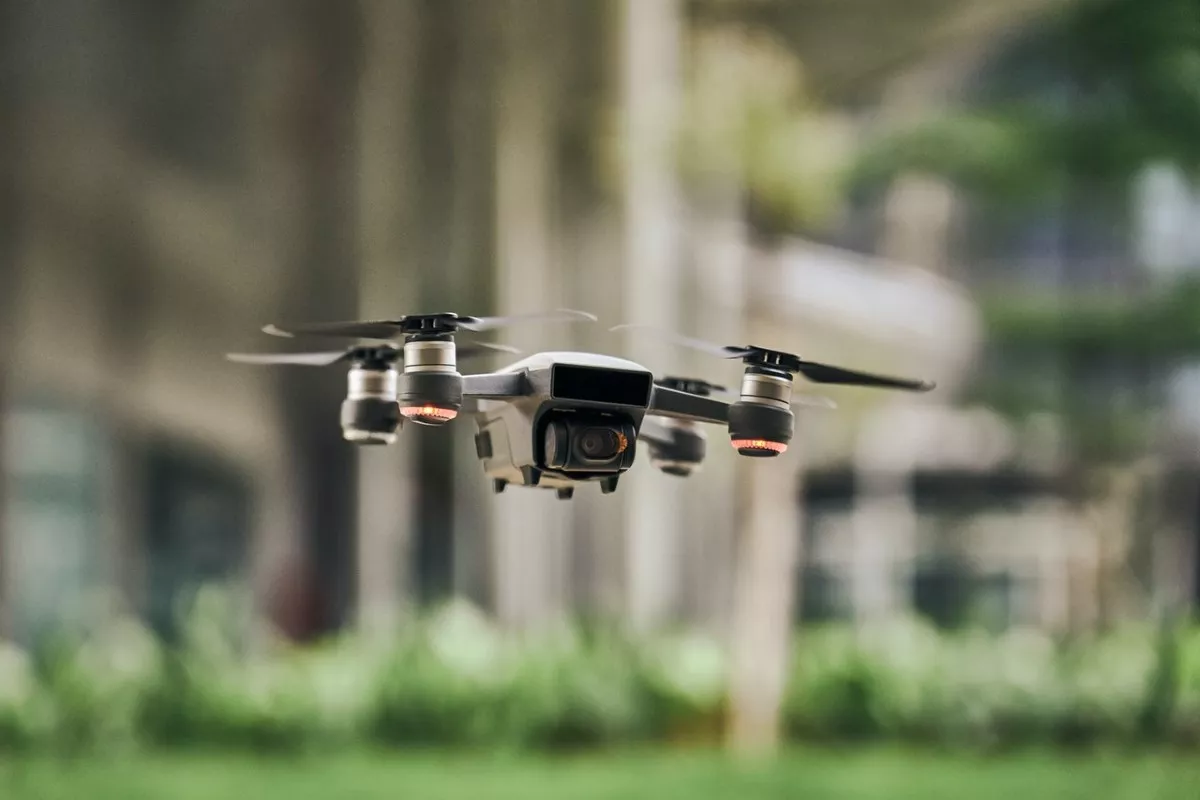 La UCI rectifica: drones permitidos para captar imágenes en carrera a partir de marzo