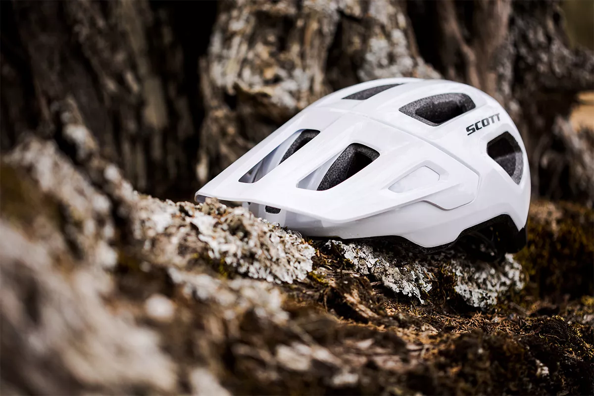 Probamos el casco SCOTT Argo Plus, calidad y MIPS por menos de 100 €
