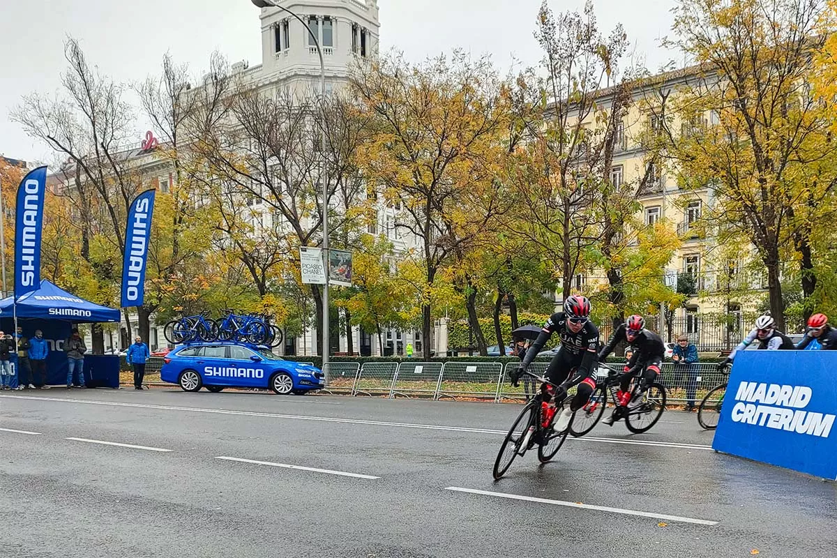 Los Coches Neutros de Shimano cumplen 105 días de carreras en el Madrid Criterium