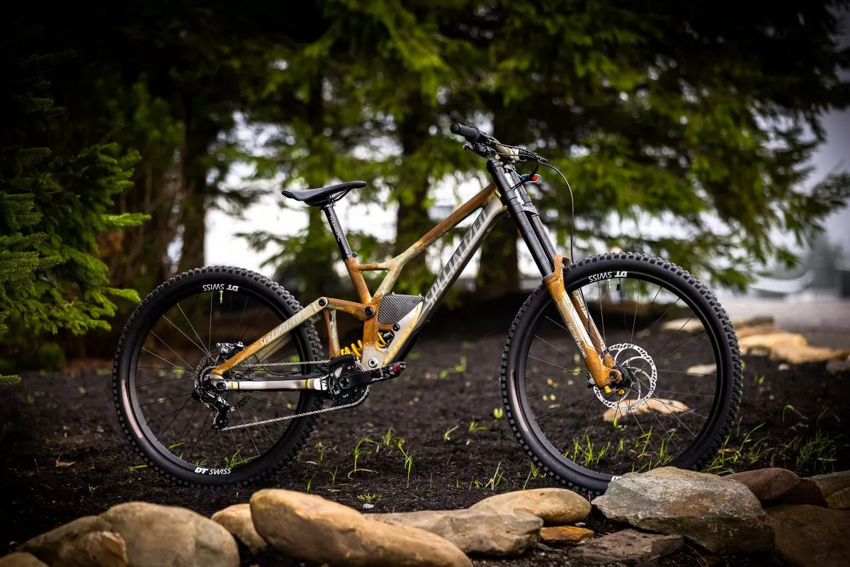 Loïc Bruni, 'el chico de la bicicleta oxidada' que se convirtió en Campeón del Mundo DH