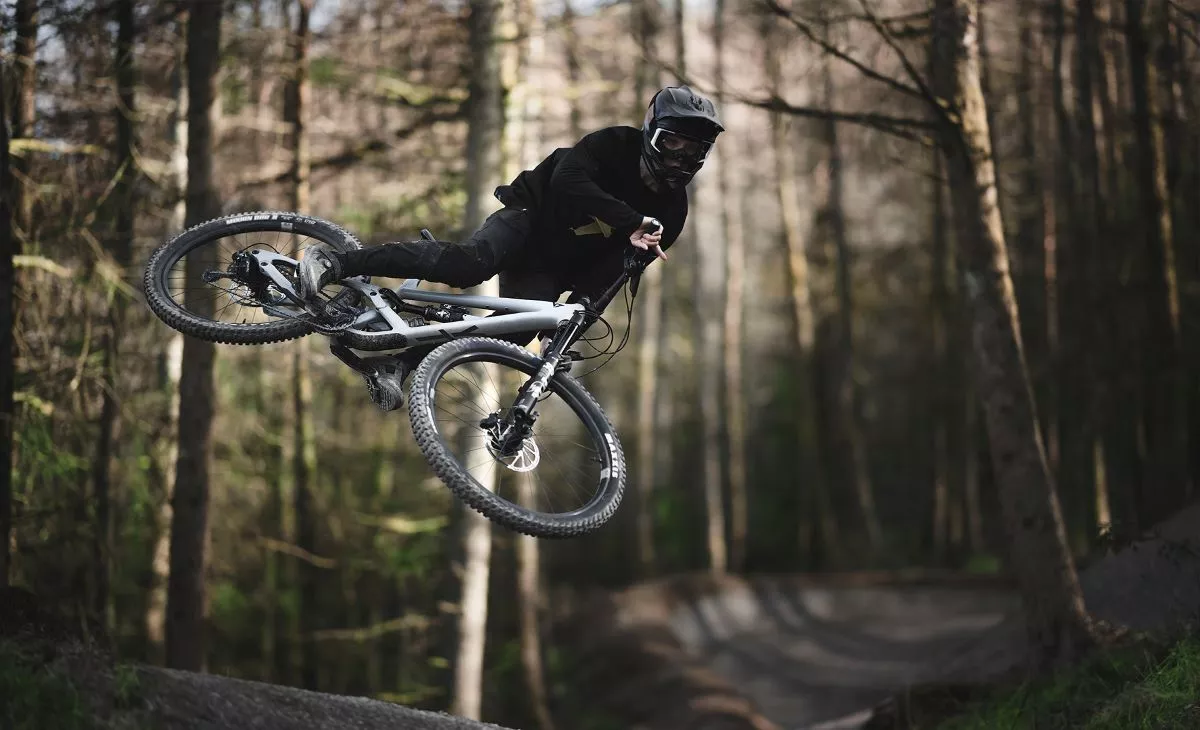 YT Capra Core 2: con nuevo cuadro de aluminio, más asequible, en versiones 29" y mullet