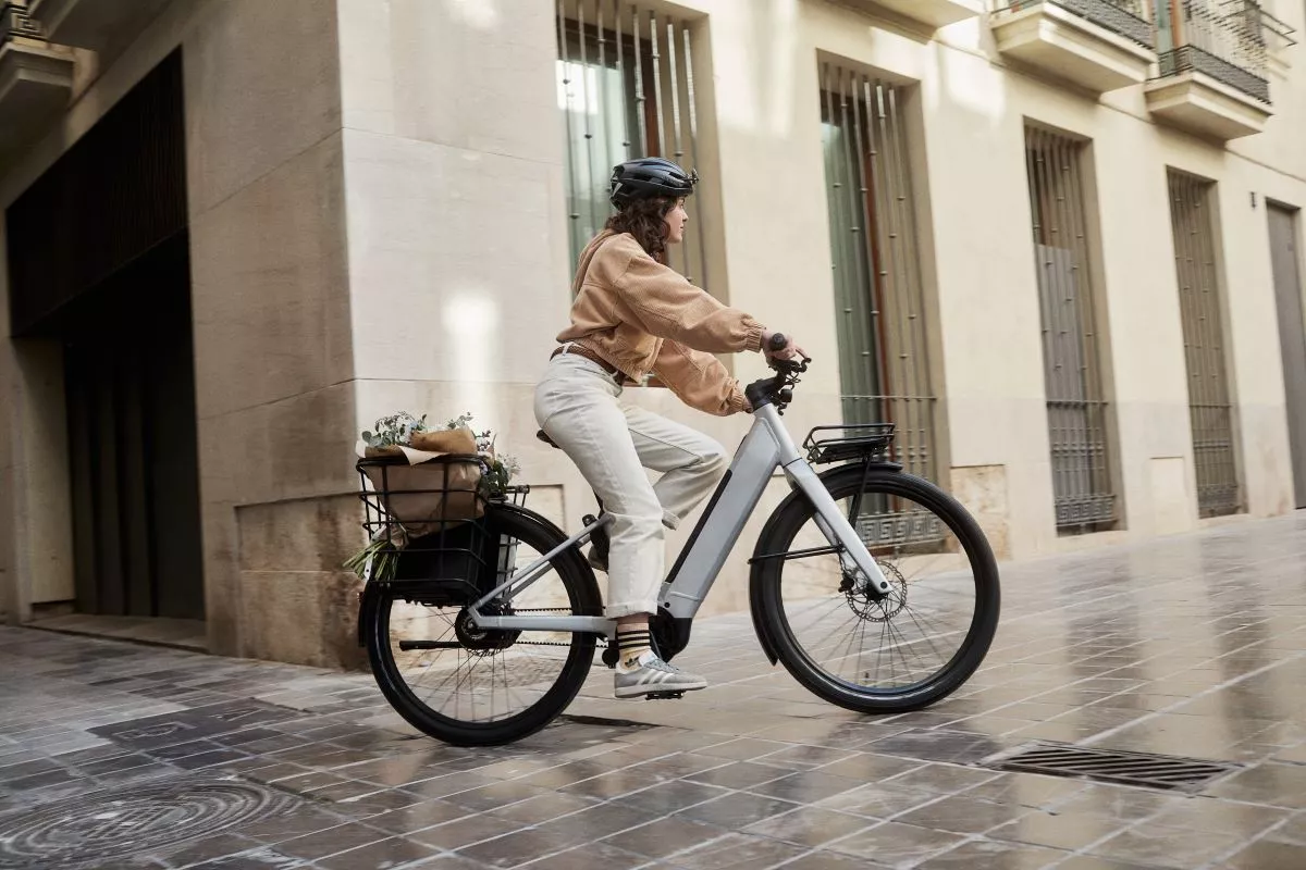 Canyon renueva su catálogo de e-bikes híbridas bajo tres categorías: City, Commuter y Touring