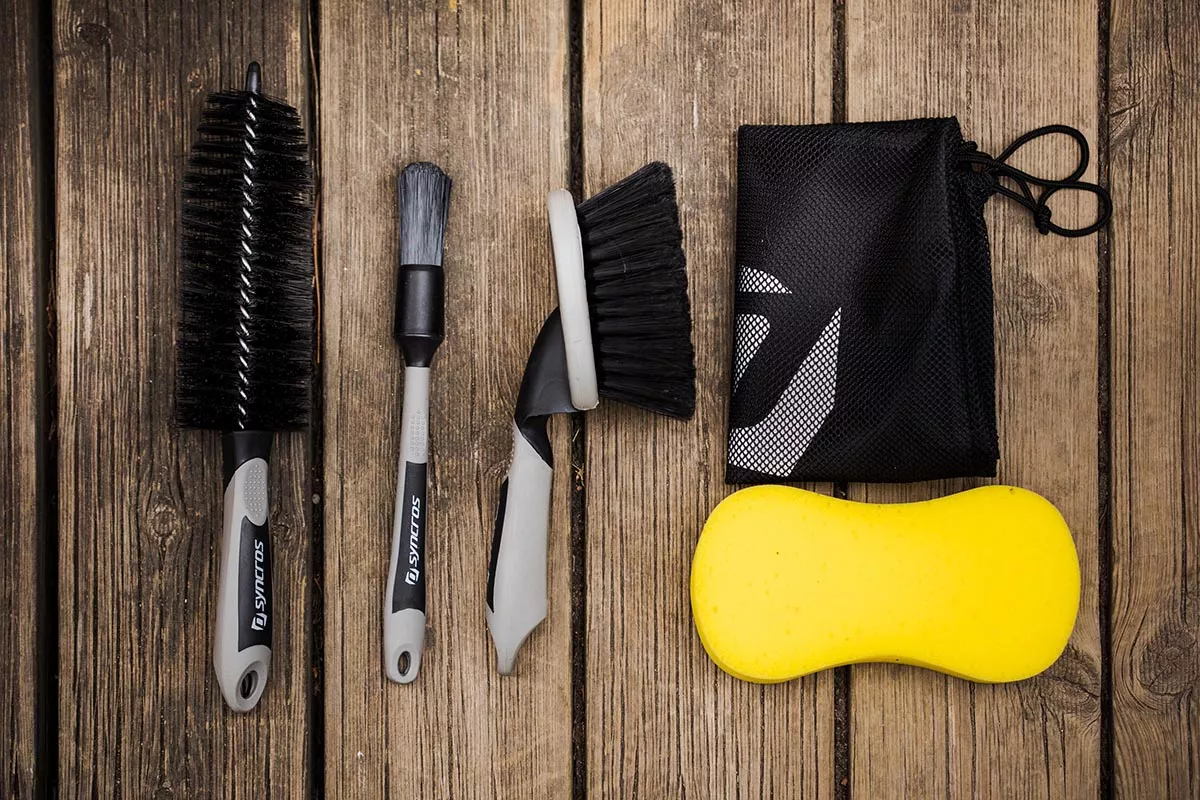 Probamos el Kit de limpieza de bicicletas, esponja y cepillos, de Syncros
