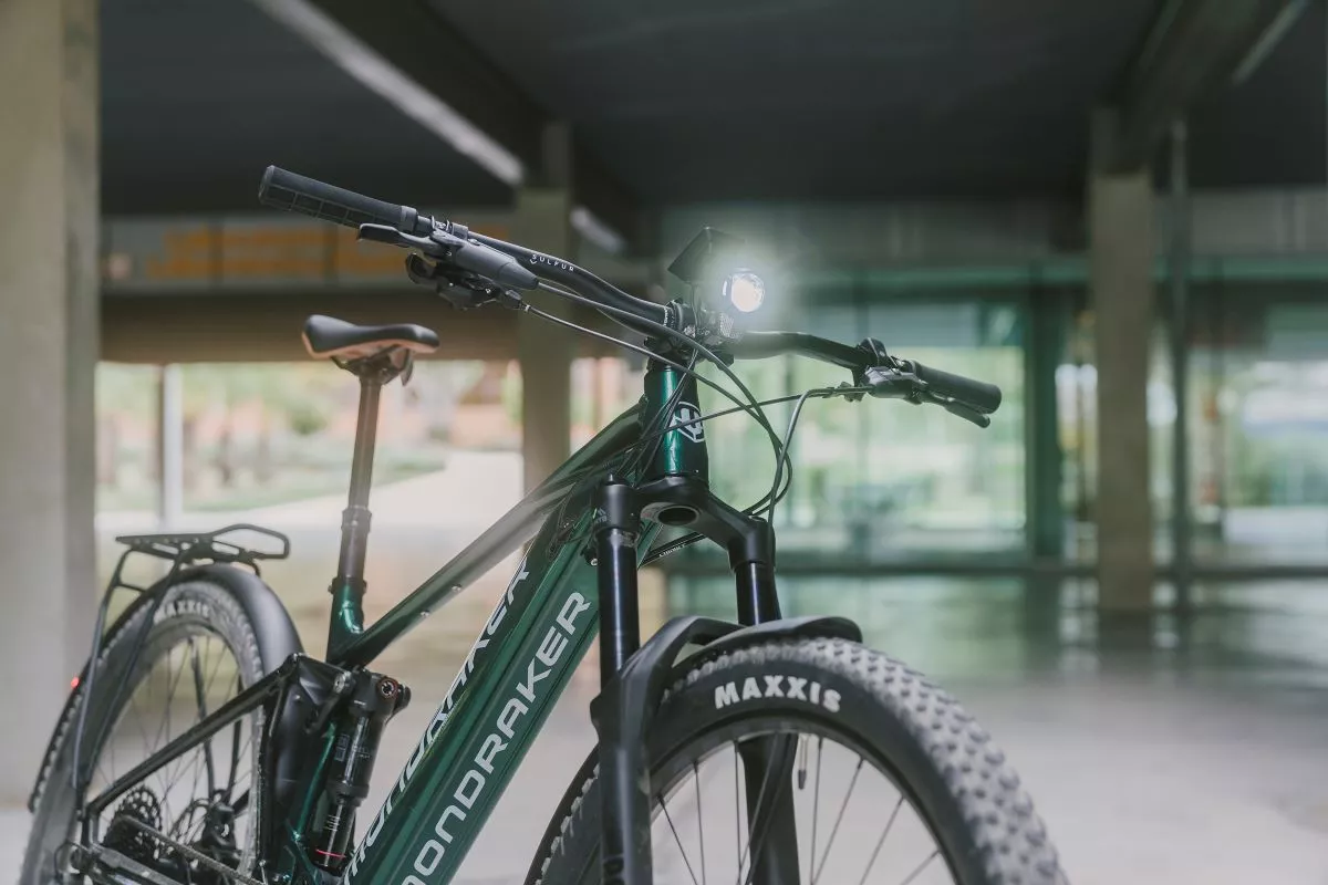 Mondraker Chaser X, una e-bike urbana con espíritu MTB: recorridos de 150/140 mm y neumáticos de 2.6''