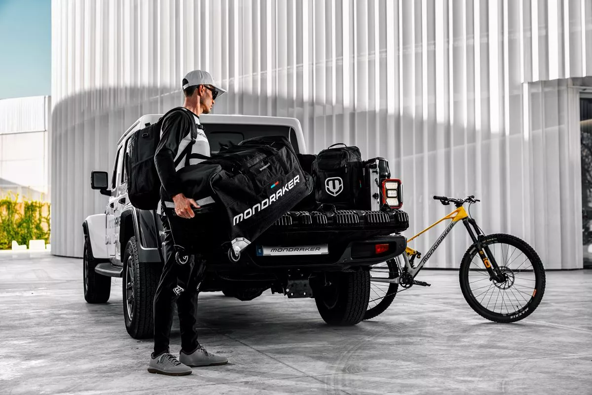Mondraker X Albek Project: bolsas para tus viajes de MTB con ADN de competición
