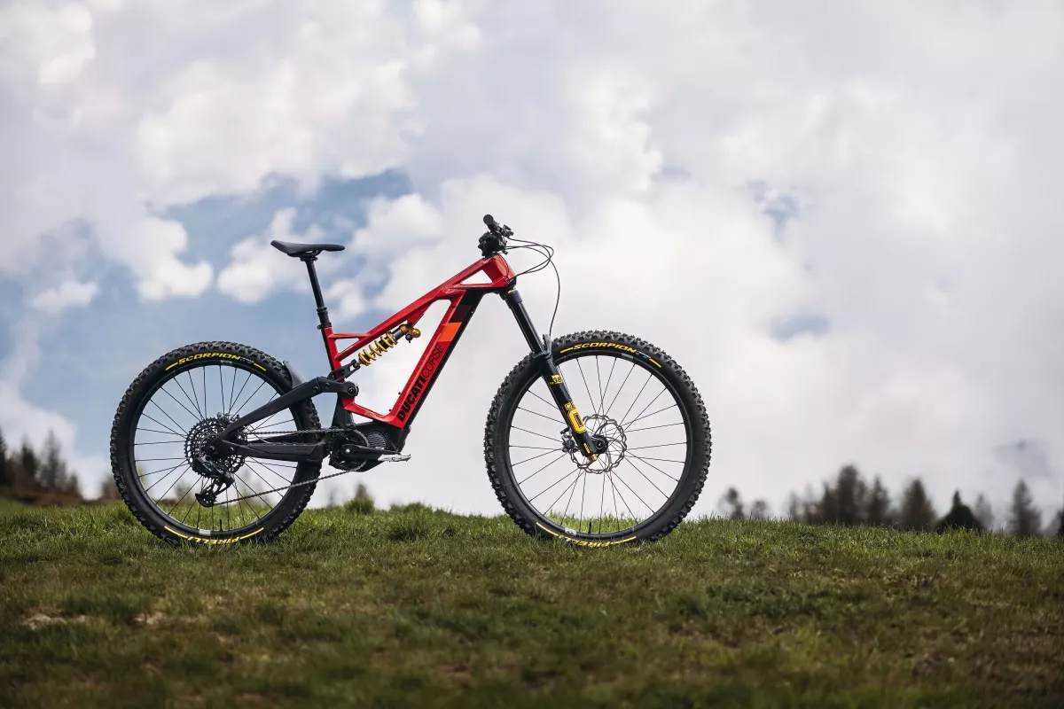 Ducati Powerstage RR Limited Edition, con suspensiones Öhlins, ruedas Crankbrothers, motor Shimano EP801... y solo 230 unidades