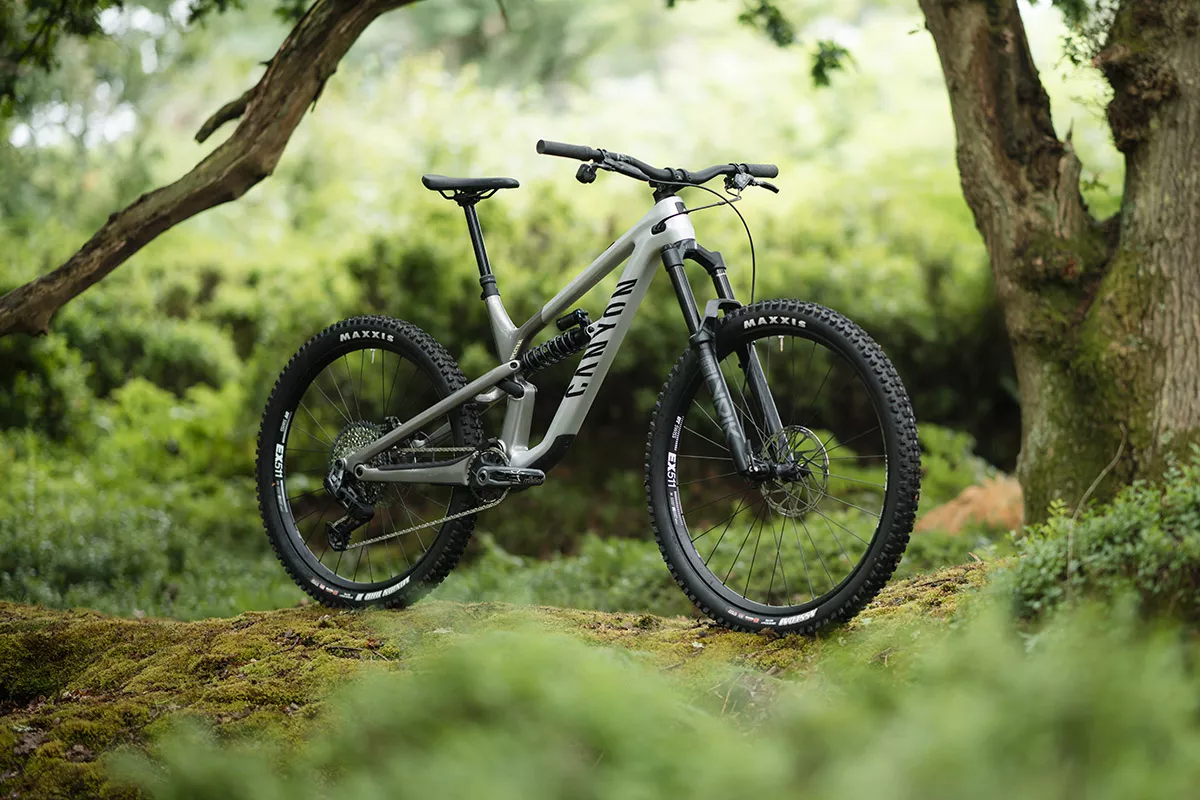 La tecnología K.I.S. llega a la nueva Canyon Spectral CF 8 CLLCTV MULLET K.I.S.