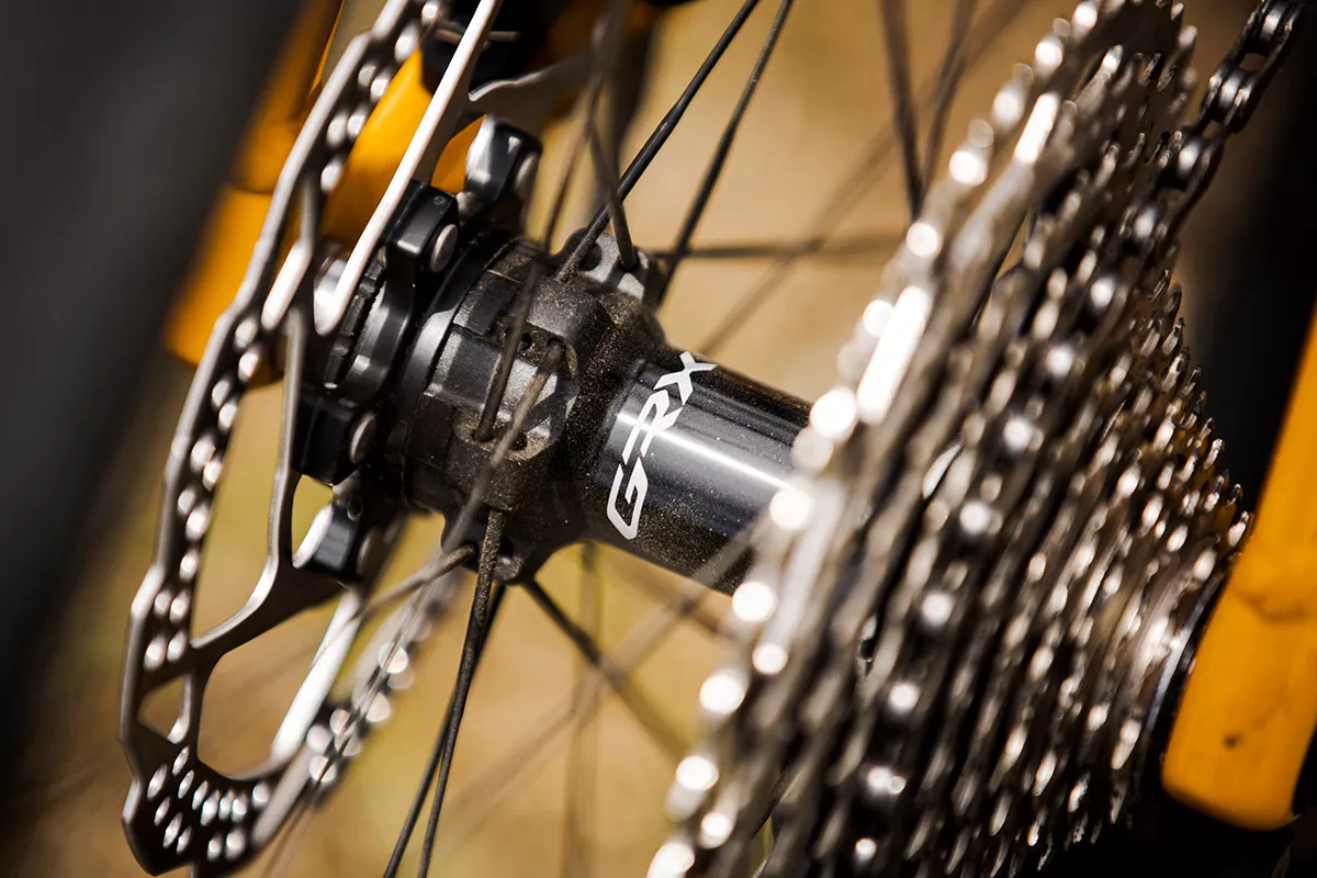 Probamos las ruedas Shimano GRX Carbon (RX870) para gravel y 1,4 kg de peso